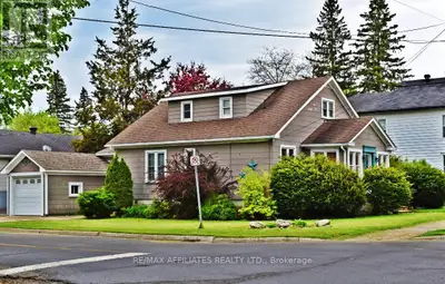 Downtown Perth Showstopper ~ Steps to the Tay, Shops, Parks & More! Bursting with character and load...