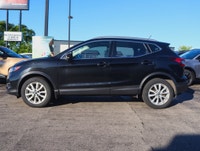 Previously fleet-operated and now available at Leggat Kia, this 2023 Nissan Qashqai SV offers modern... (image 4)