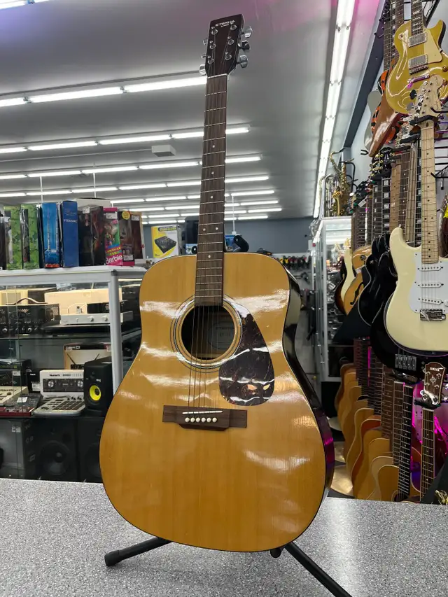 Eterna by Yamaha EF-31 Acoustic Guitar in Guitars in City of Toronto - Image 2