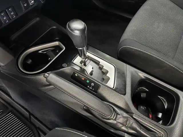 2018 Toyota RAV4 AWD XLE in Cars & Trucks in Longueuil / South Shore - Image 32