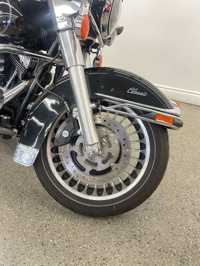 2009 Harley Davidson FLHTC Electra Glide Clsc - V5298NP - -Finan in Sport Touring in Markham / York Region - Image 3