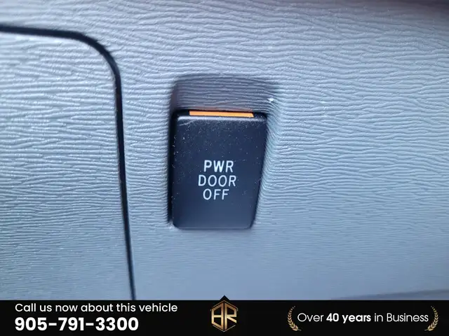 2018 Toyota Sienna LE | AWD | Power doors in Cars & Trucks in Mississauga / Peel Region - Image 26