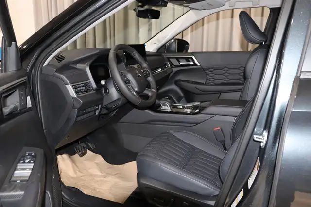 2026 Mitsubishi Outlander SEL in Cars & Trucks in Edmonton - Image 12