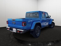 This Jeep Gladiator has a dependable Regular Unleaded V-6 3.6 L/220 engine powering this Automatic t... (image 5)