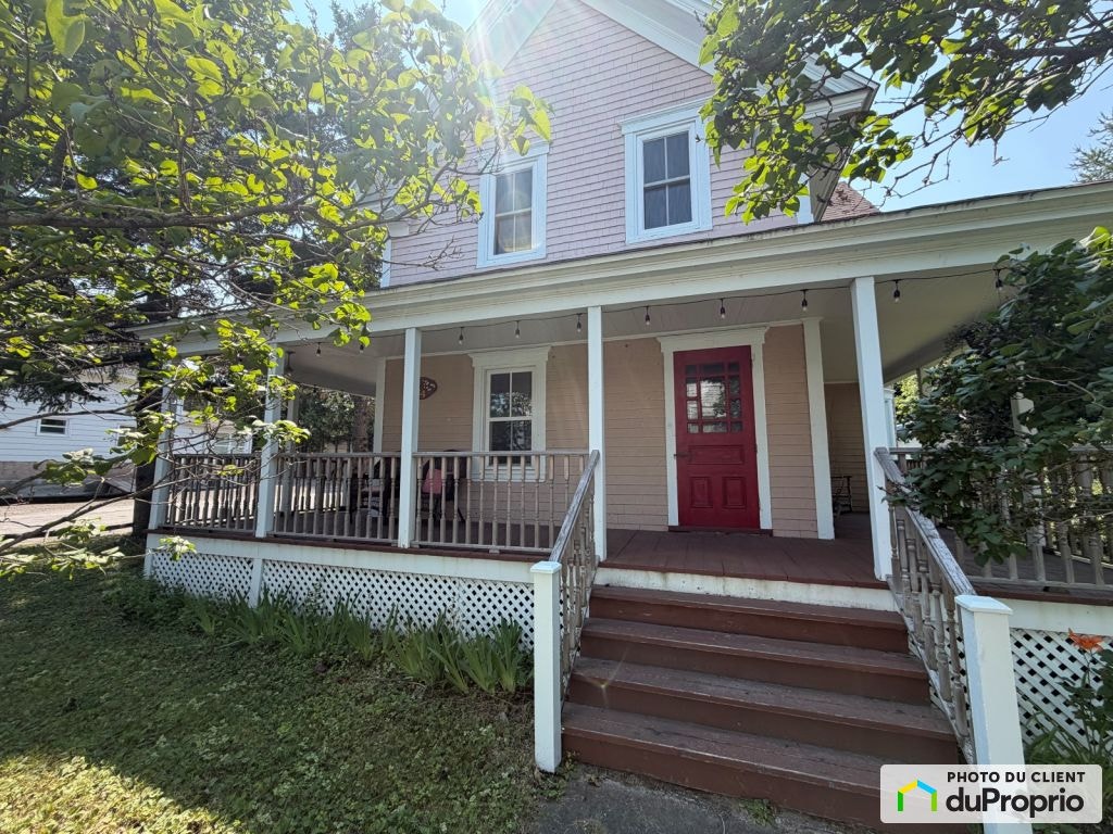 $325,000 - 2 Storey for sale in Mont-Joli — photo 1