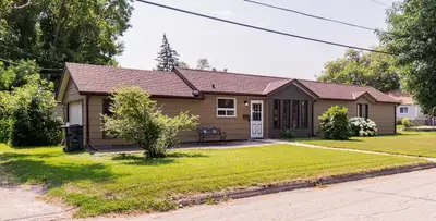 P05//Portage La Prairie/Easy Living on 2nd! Welcome to 652 2nd Street NW in Portage la Prairie, an a...