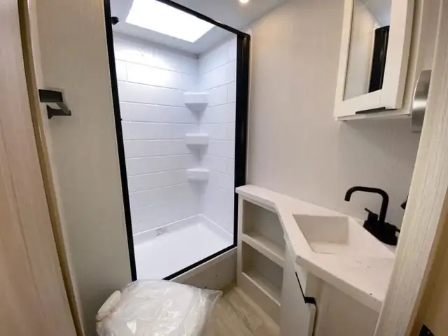 2026 Winnebago Thrive 22MBH in Travel Trailers & Campers in Bedford - Image 21