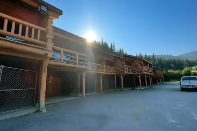 3 Bdrm style Cabin Townhouse w/ views of the SKI RUNS & Mnts! Charming FURNISHED home located at Sas...