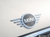 Navigate city streets with playful confidence and undeniable style in this 2021 MINI 5 Door Cooper H... (image 8)