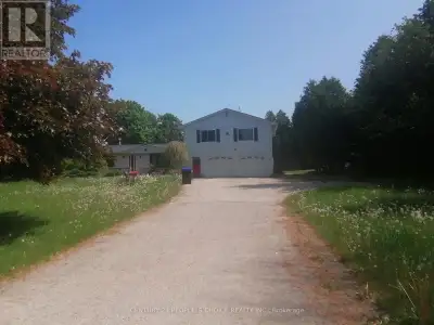 Spacious Bungalow On A Beautiful Country Property. Approx 10 Min Drive From Hy50 / Hy27 And Hy9.Appr...