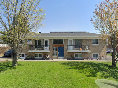 418-655-8281 À voir au 17 rue Albert, appartement #2, à Lévis, superbe grand 4 1/2 situé au 1er étag...