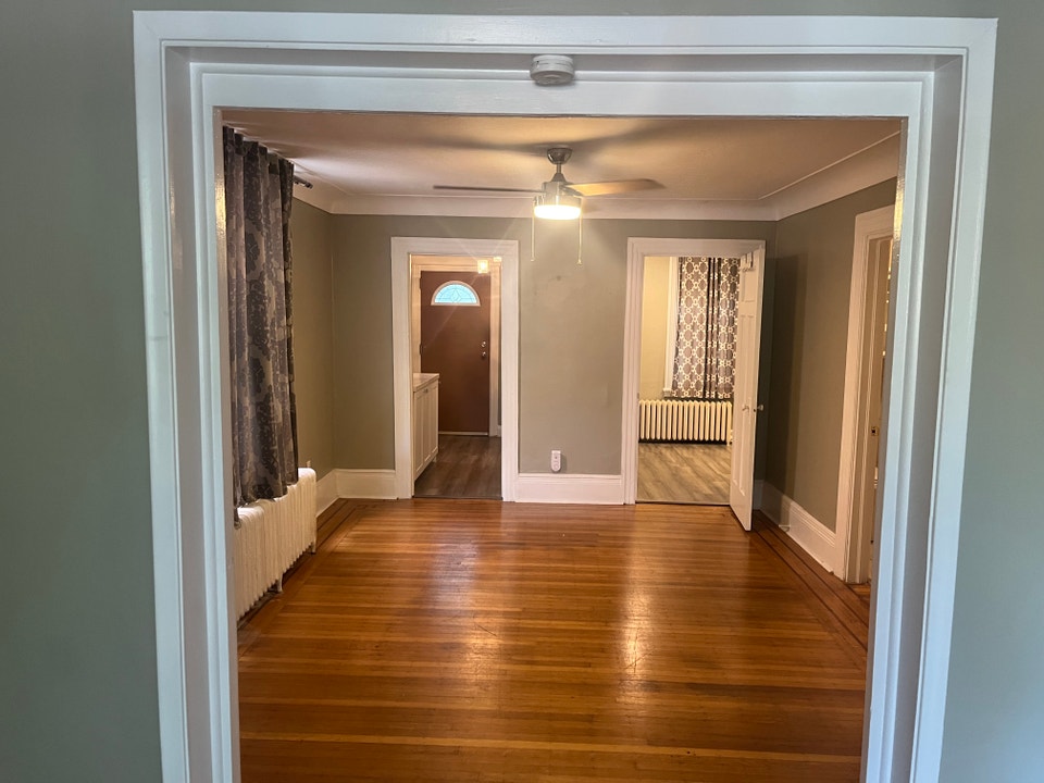Cozy Main Floor Apartment With Lots Of Character! 4