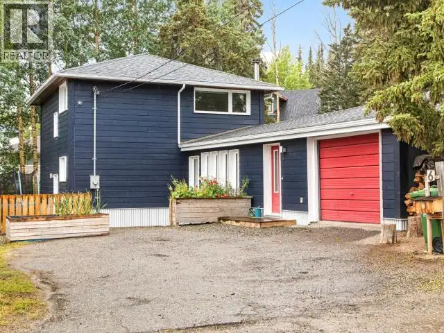 6 CHALET CRESCENT Whitehorse, Yukon in Houses for Sale in Whitehorse - Image 2
