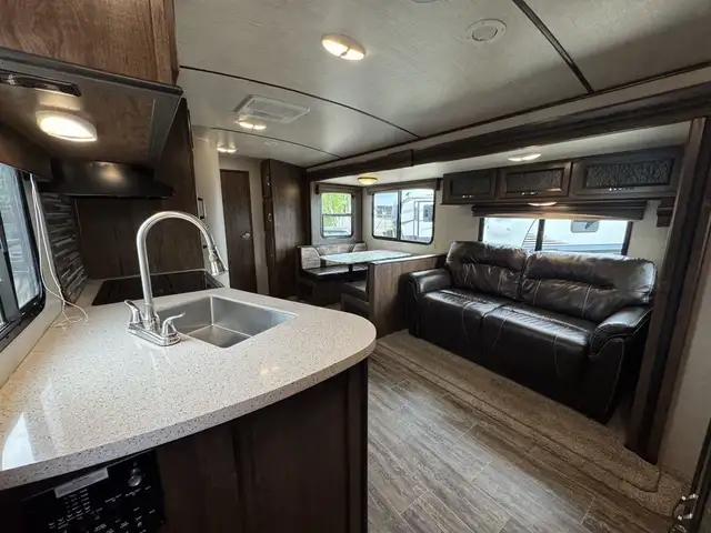 2017 Cruiser RV Fun Finder Xtreme Lite 28QD in Travel Trailers & Campers in St. Albert - Image 5