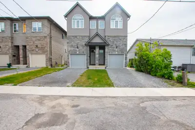 ROOMS FOR RENT!! This gorgeous house is located in a quiet neighbourhood close to Brock University,...