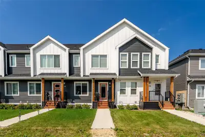 3M//Winnipeg/SS now. Offers Aug 7. OH Aug 1 & 2 (Sat-Sun). Welcome to this 2024-built two-storey tow...
