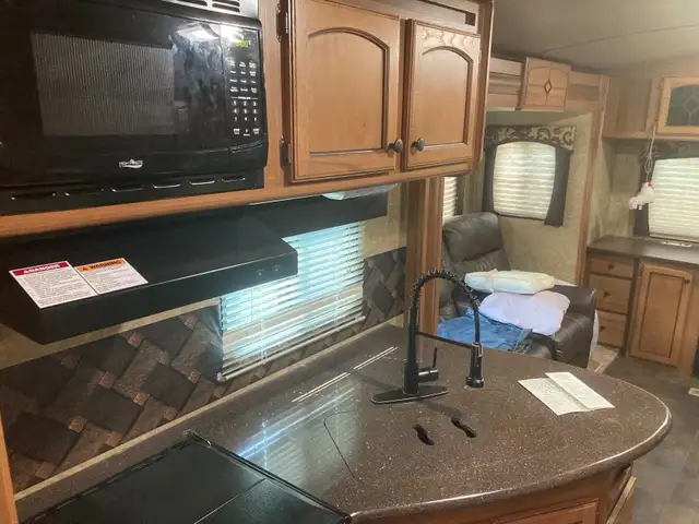 2015 CROSSROADS SUNSET TRAIL RESERVE 30RE (FINANCING AVAILABLE) in Travel Trailers & Campers in Strathcona County - Image 10