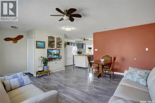 704 Leeville DRIVE Assiniboia, Saskatchewan in Houses for Sale in Moose Jaw - Image 13