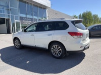 Le Nissan Pathfinder SL 2016 est un VUS spacieux et polyvalent, idéal pour les familles et les condu... (image 8)