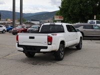 2018 Toyota Tacoma TRD Sport Sporty styling, legendary reliability, and proven off-road capability c... (image 4)
