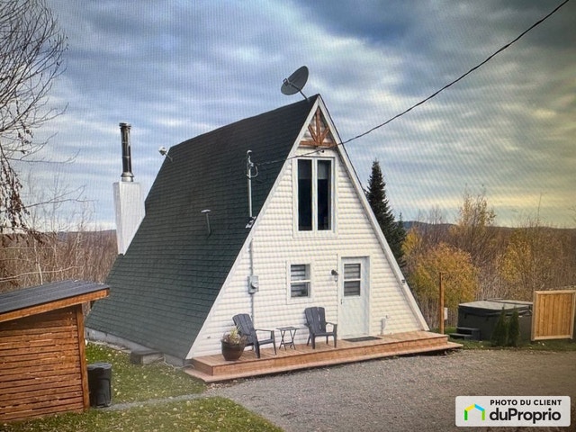 $269,900 - Cottage for sale in Notre-Dame-Des-Bois — photo 1