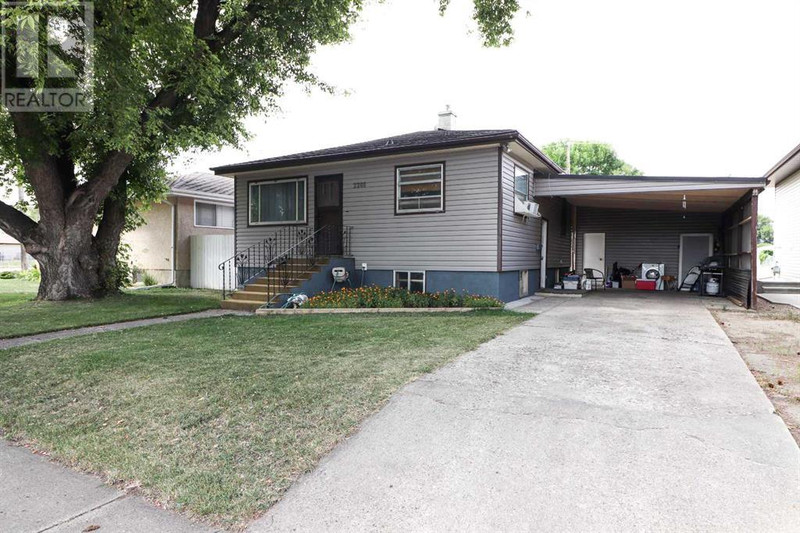 2266 15 Avenue SE Medicine Hat, Alberta Houses for Sale Medicine