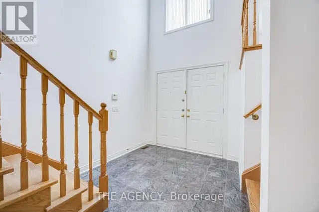 68 Townsgate Drive Vaughan (Crestwood-Springfarm-Yorkhill), Onta, photo 2 of 4