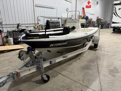2017 Mako 18 LTS Fishing Boat Powered by a Mercury 115 horsepower four-stroke Command Thrust outboar...