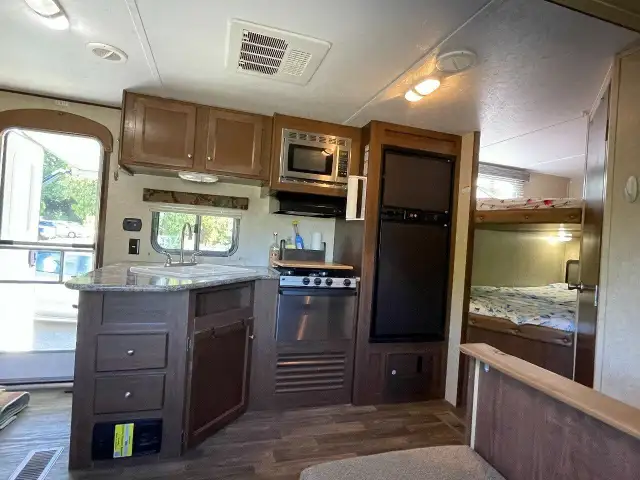 2016 KEYSTONE HIDEOUT 24BHSWE (FINANCING AVAILABLE) in Travel Trailers & Campers in Saskatoon - Image 9