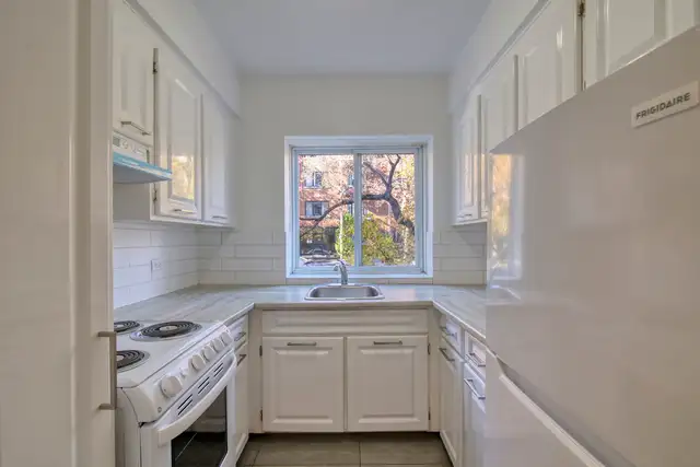 one bedroom apartment for rent near UdeM - ID 4158