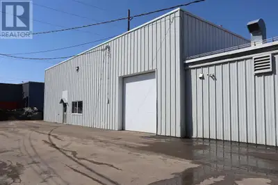SOLID BUILDING IN CONVENIENTLY LOCATED IN CENTAL HILLTOP LOCATION. REAR PORTION OF THE BUILDING FOR...
