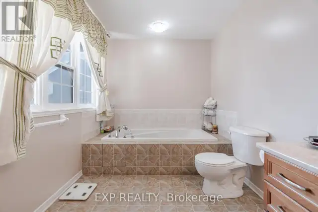 1049 FIELDFAIR WAY Ottawa, Ontario in Houses for Sale in Ottawa - Image 24