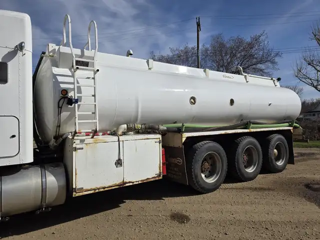 2015 KENWORTH T800 in Heavy Trucks in Kamloops - Image 26