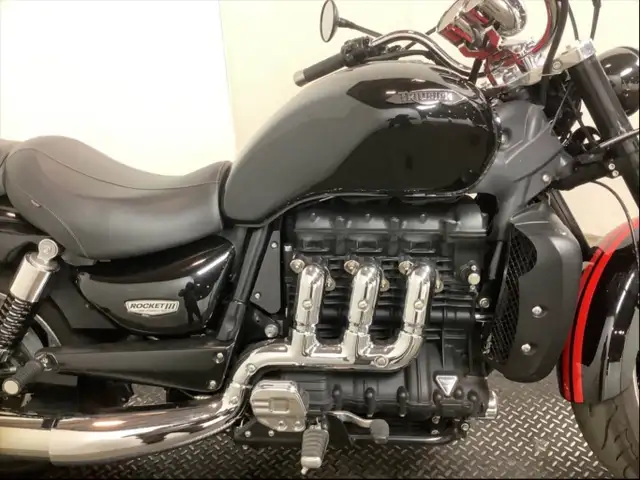 2016 Triumph Rocket 3 Roadster in Street, Cruisers & Choppers in City of Toronto - Image 3