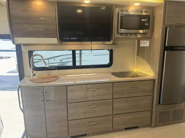 2023 Jayco Melbourne Prestige 24RP 1 extension + full paint et m in RVs & Motorhomes in Laval / North Shore - Image 13