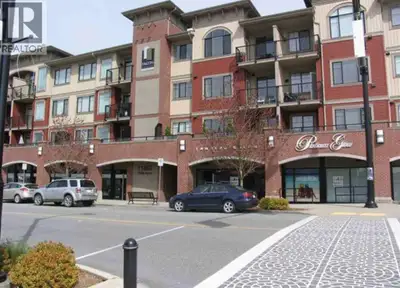 Bright and inviting 1 bed/1 bath condo in the heart of Downtown Maple Ridge, this stylish, well-main...