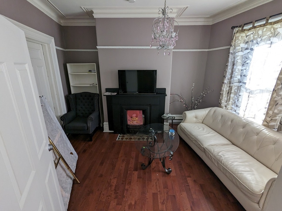 Large, Updated, 3-bedroom + Den in the heart of downtown 3