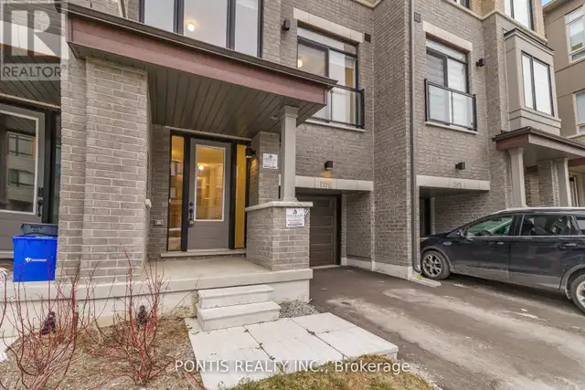 221 Tennant Circle Vaughan (Vellore Village), Ontario, photo 2 of 4