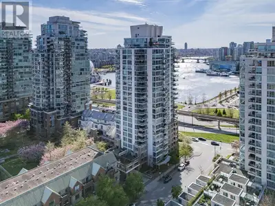 Built by one of the best - BOSA, welcome to this stunning, bright 1044 sq.ft. corner unit at The Bri...