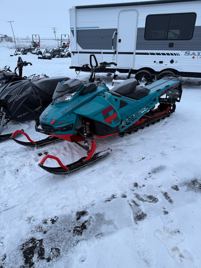 2019 FREERIDE WITH 1569 MILES ON IT!! This sled has a 165" track with 3" paddled (fully intact)! CAL...
