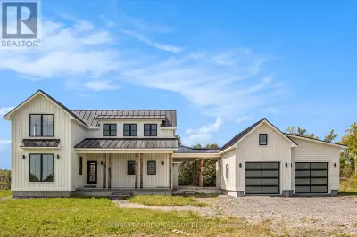 This custom-built 4500sqft+ Modern Farmhouse offers an impressive 1.5-storey design with 4Bed/4 Full...