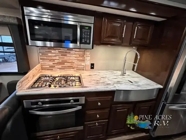 2018 Forest River RV Georgetown 7 Series 34P7 only 12 k Miles in RVs & Motorhomes in Moncton - Image 25