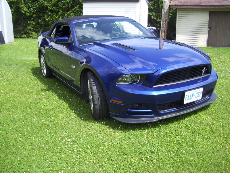 2013 Ford Mustang convertible with low km. Cars & Trucks Ottawa