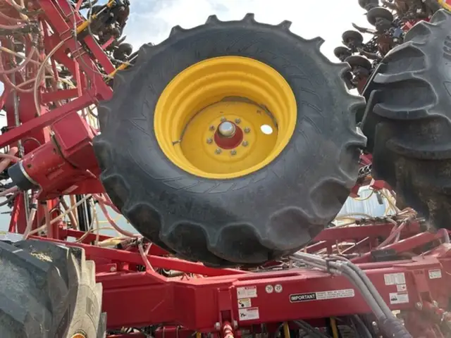 2023 Bourgault 3330 SE in Farming Equipment in Swift Current - Image 9