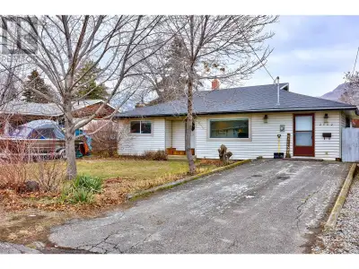 Discover the best of Brocklehurst living with this well-maintained, level entry property! Featuring...