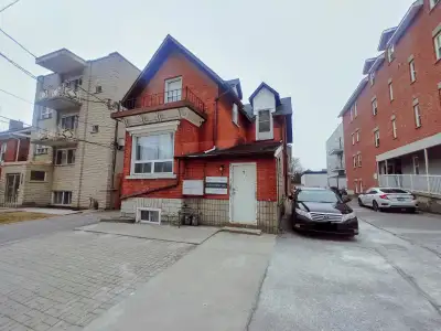 Large Apartment - 334 University Avenue, Unit 1