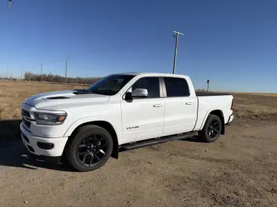 2022 RAM 1500 LARAMIE Engine: 5.7