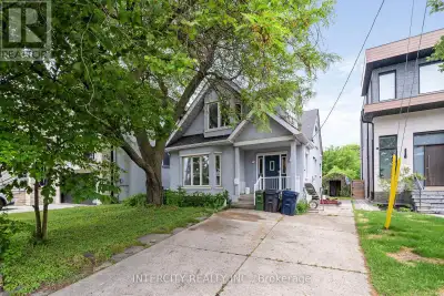 A rare find on one of Clanton Park's best streets. This detached two-storey sits on a 43 x 153 ft lo...