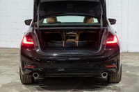 *English below* *Français:* Cette BMW 330e xDrive 2022 affichant 46 615 km, provenant d'un seul prop... (image 7)