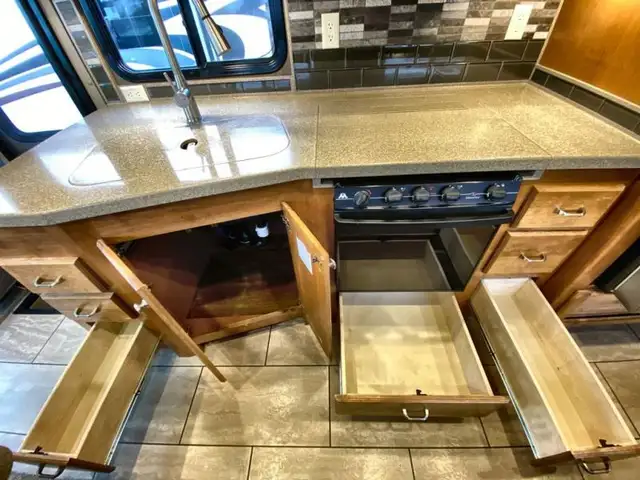 2017 Tiffin Motorhomes Allegro 36 LA in RVs & Motorhomes in Abbotsford - Image 13